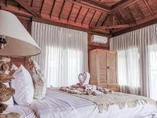 Romantic Lightfull Wooded House Vacation rental in Payangan