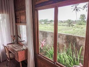 Romantic Lightfull Wooded House Vacation rental in Payangan