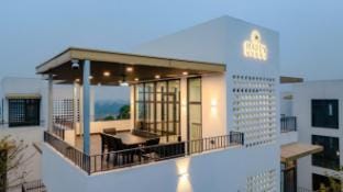 BIỆT THỰ CÓ HỒ BƠI RIÊNG Villa in Laos