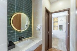 BIỆT THỰ CÓ HỒ BƠI RIÊNG Villa in Laos