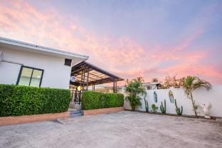 Sunshine Life Pattaya Poolvilla Villa in Chon Buri Changwat