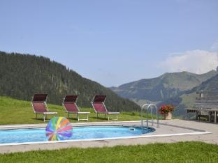 Modern apartment with swimming pool in Damuls Vacation rental in Fontanella