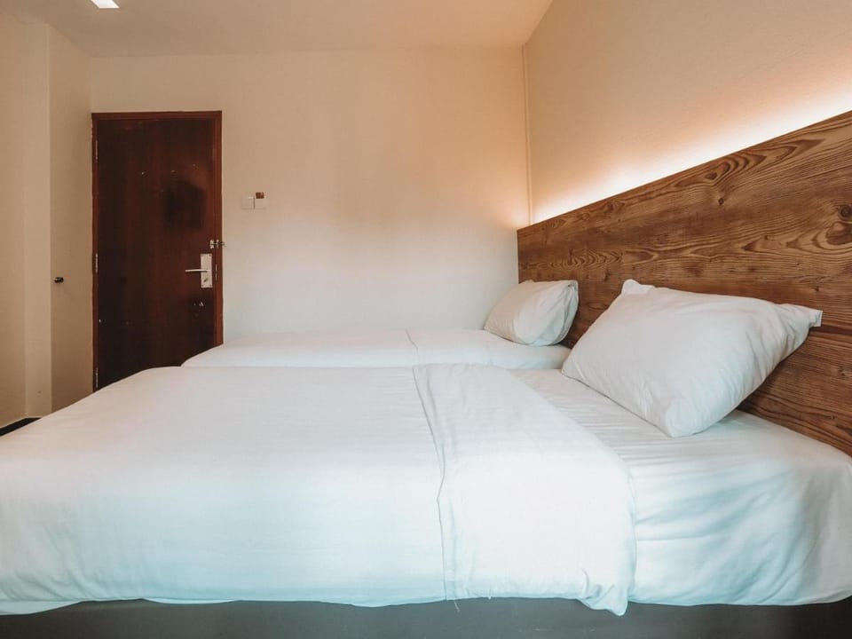 A Hotel Desker, Stay from 10PM to 9AM Hotel in Singapore