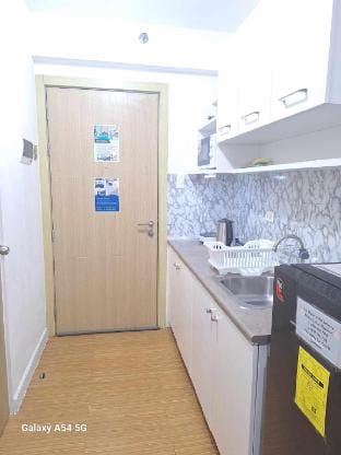 Comfy 1BR with Pool View and Wi-Fi in Grace Res Vacation rental in Makati