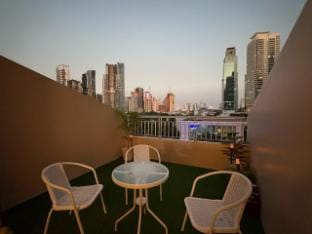 Astrid's View at SM Jazz Makati w Veranda Cityview Apartment in Makati
