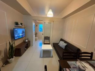 Astrid's View at SM Jazz Makati w Veranda Cityview Apartment in Makati