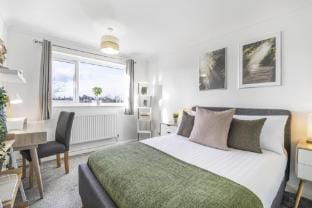 4BR Modern House with Garden | Angus Suites Vacation rental in Huntingdonshire District