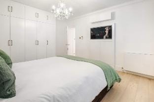 Luxurious 2BR Oasis in the ♥️ of South Kensington Apartment in City of Westminster