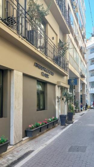 Athenian Harmony 1 - Parliament Square City Centre Apartment in Athens