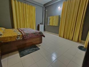 Minimalistic Yellow Room Vacation rental in India