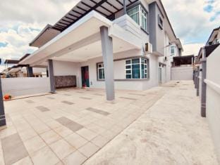 Tm Lagenda Kulai 1124 16pax 5BR double Story House Villa in Johor