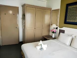 3 bedroom apartment full Seaview Apartment in Tanjung Bungah