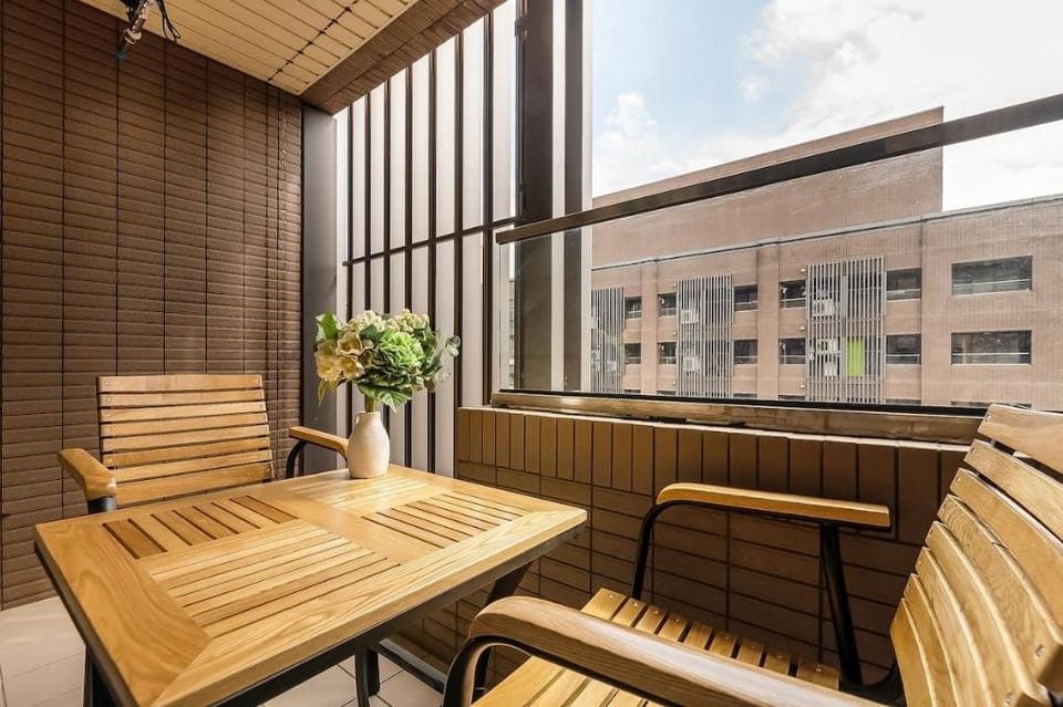 New Bldg 2B1b Taipei Main Station Desk & Fast Wifi Apartment in Taipei City