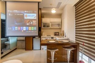 Cinema 1B1b, Kitchen, Bathtub, Desk, 1.5min to MRT Apartment in Taipei City