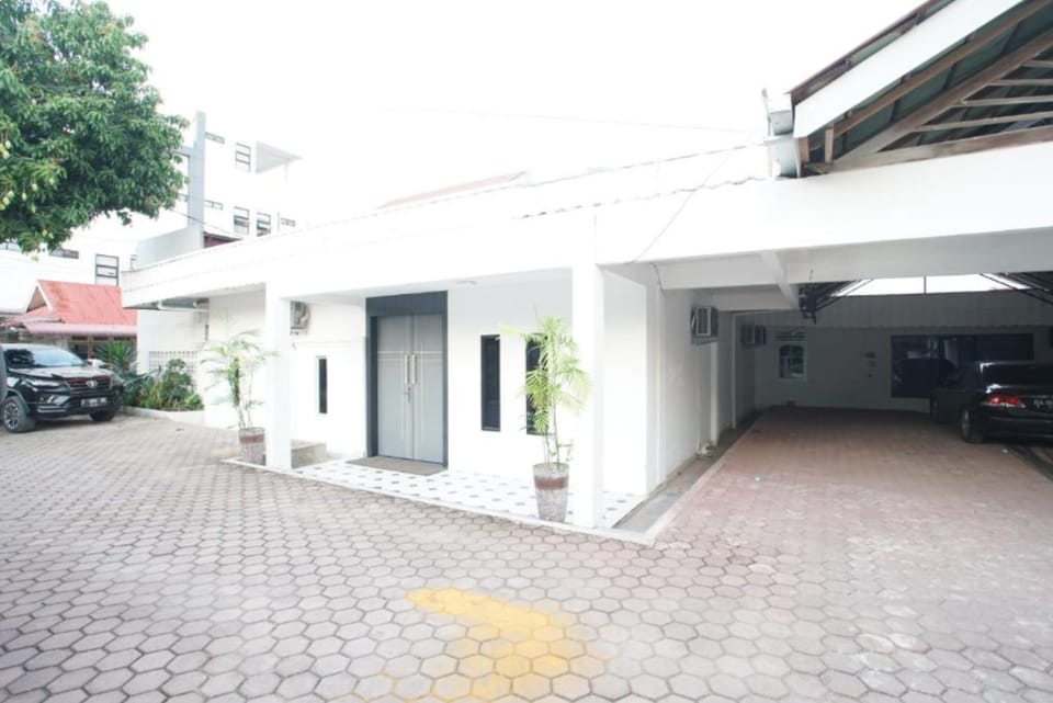 Hotel Bhakti Syariah Hotel in Padang