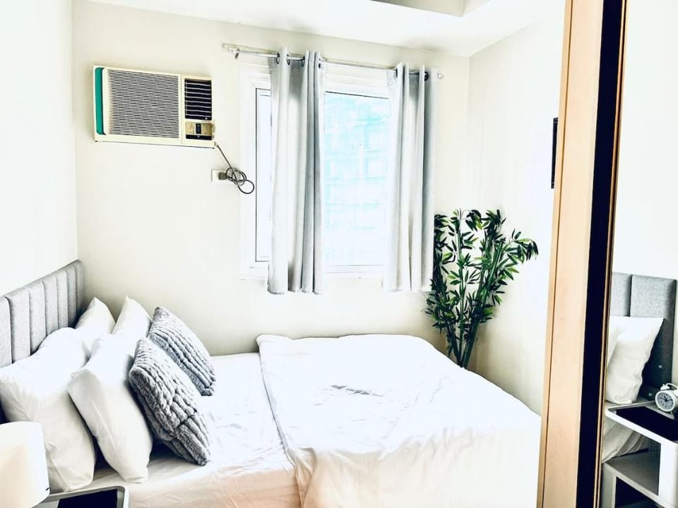 Elegant 2 Bedroom High Rise Makati Condo 3515 Apartment in Makati