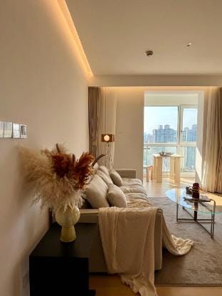 Sunny Abode鼎园A Newly renovated near Xintiandi Apartment in Shanghai