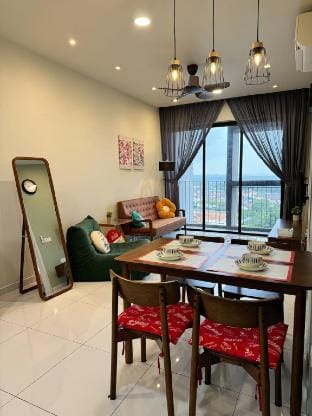 SkyTree Netflix/Bukit Indah/Legoland /Rent Car Vacation rental in Johor Bahru