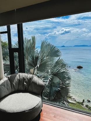 Rare Sunrise Cliff Villa 5 Bedrooms Vacation rental in Phuket
