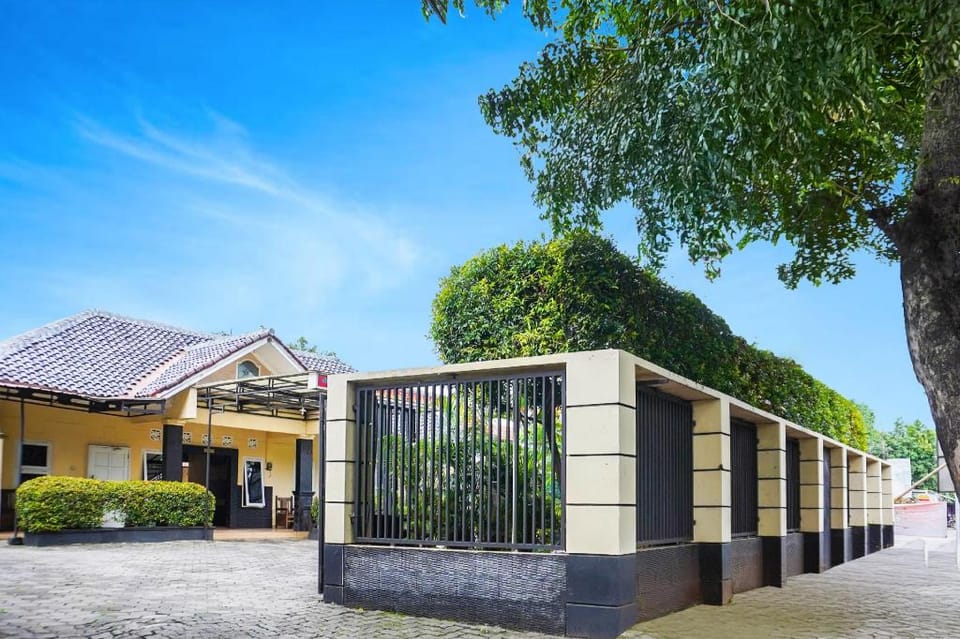 Hotel O Pekalongan Near Pasar Batik Setono Formerly Hotel Puspa Indah Hotel in Indonesia