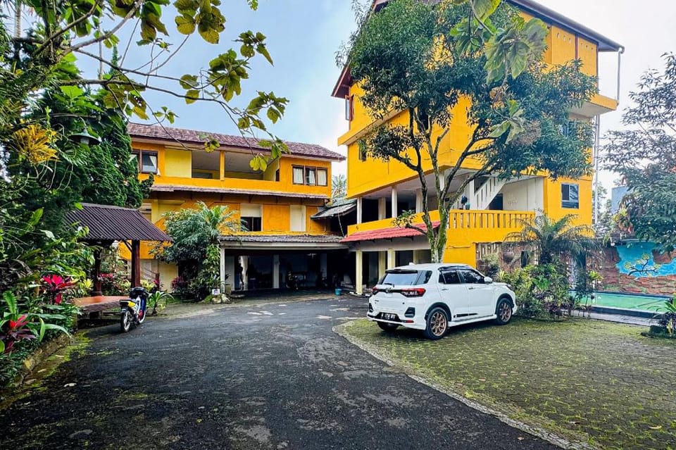 Wisma 24 at Hankam Puncak RedPartner Hotel in Cisarua