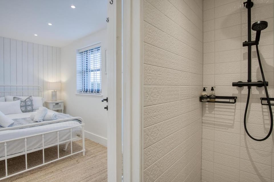 Ty Megan - 3 Bedroom Cottage - Bayview Oxwich Vacation rental in Wales