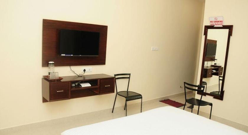 Dhanaram AC Rooms Bed and Breakfast in Tamil Nadu