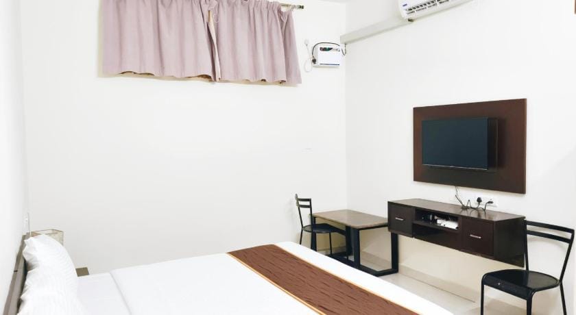 Dhanaram AC Rooms Bed and Breakfast in Tamil Nadu