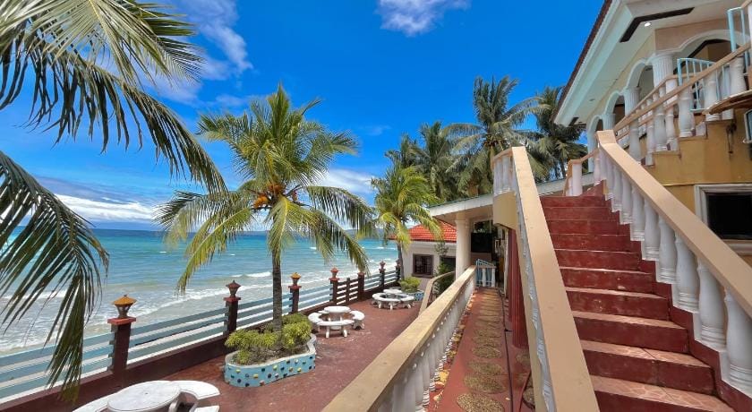 Casaroyal Beachfront Resort in Siquijor