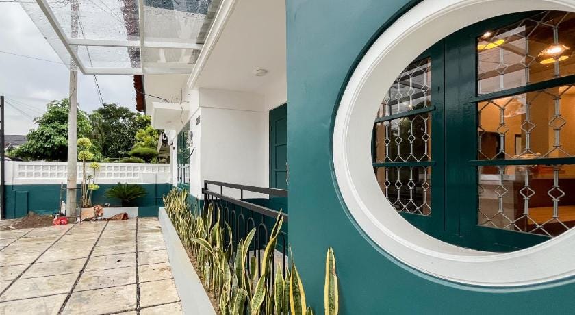 RedDoorz near Alun Alun Blitar Hotel in East Java