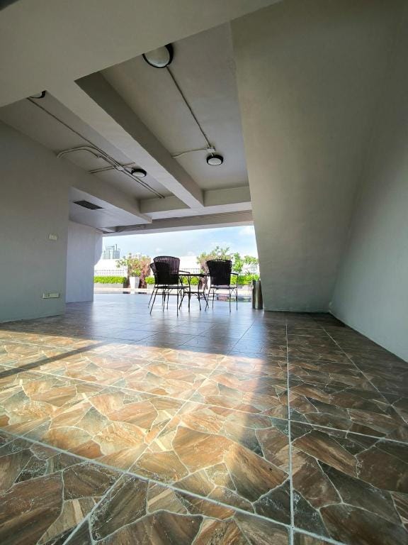 [F]Heart of BKK/190m or 5min walk to BTS/6-7pax Apartment in Bangkok