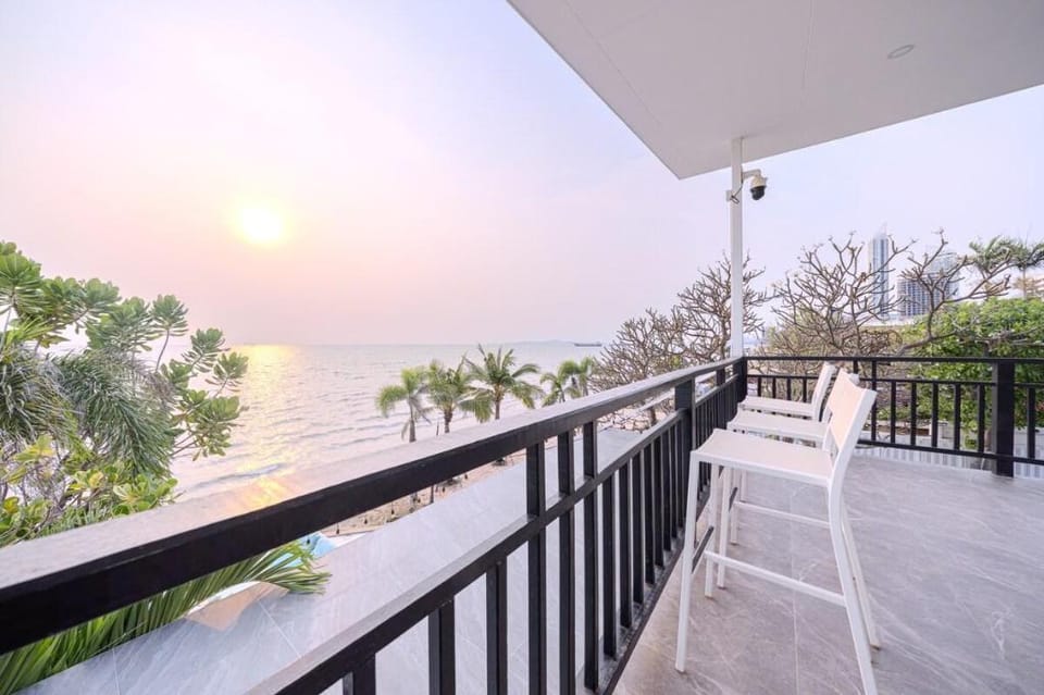 Pattaya sea house pool villa 芭提雅海屋度假民宿1号房 Villa in Pattaya City