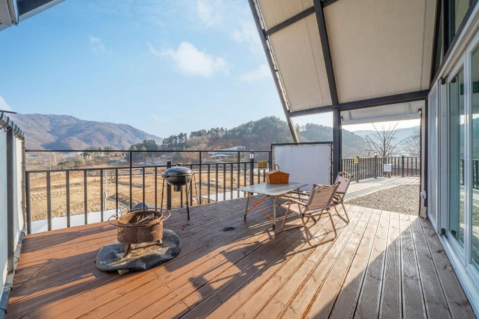 Violin Glamping Caravan Bed and Breakfast in Gyeonggi-do