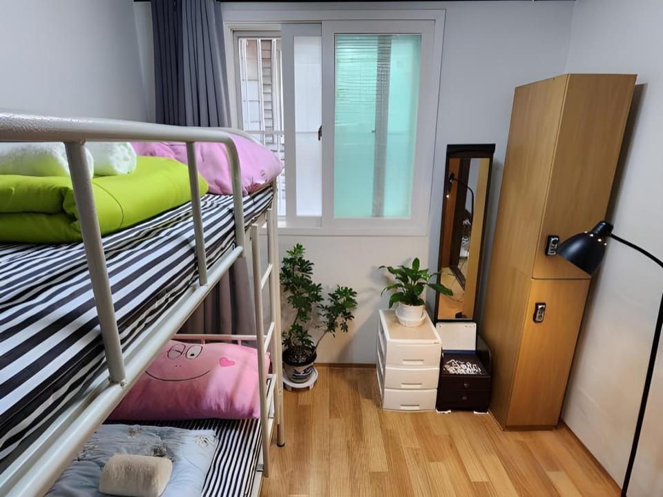 Disco PangPang Guesthouse Bed and Breakfast in Incheon