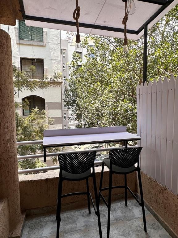 Zenn-Private Studio with Balcony| Smart Tv WiFi AC Apartment in Pune