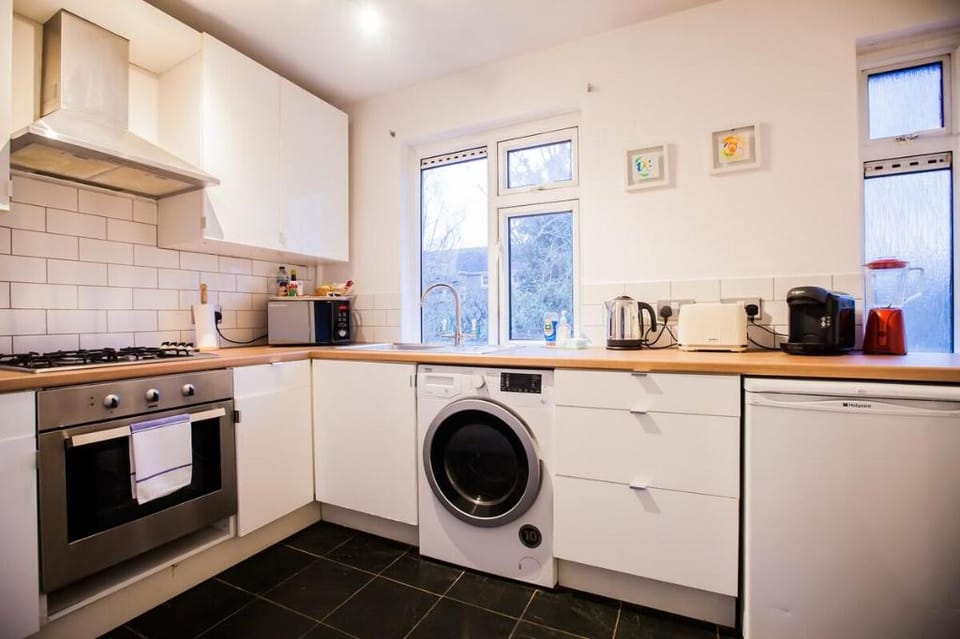 Central Richmond Apartment with garden and parking Hotel in Richmond