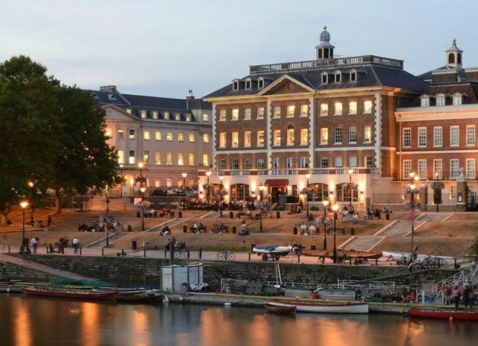 Central Richmond Apartment with garden and parking Hotel in Richmond
