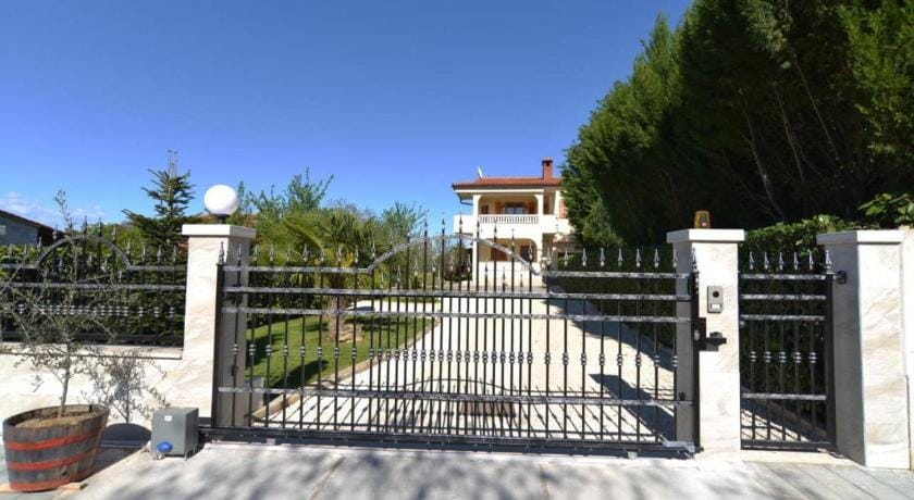 Cozy apartment with terrace and BBQ Apartment in Fažana