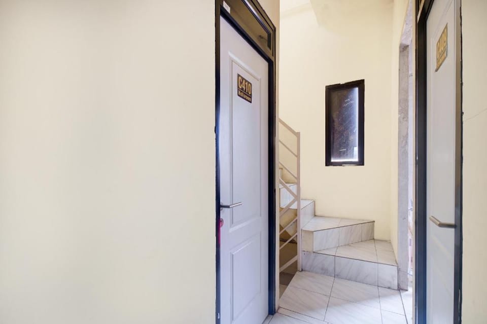 OYO 94502 Helloroom Bangka Hotel in South Jakarta City