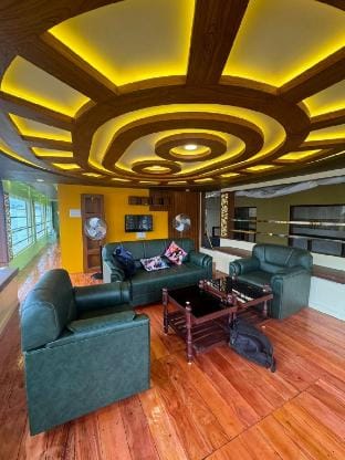 Beach Paradise Day Cruise Houseboat - VACCINATED STAFF Docked boat in Alappuzha