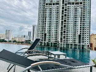 NEW Harmony 2BR UrbanSuite Homestay@8pax A146 N Vacation rental in George Town