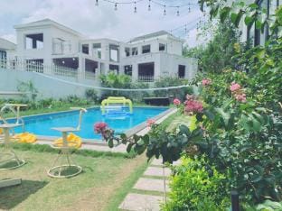 Lyn House pool villa Ecopark Apartment in Laos