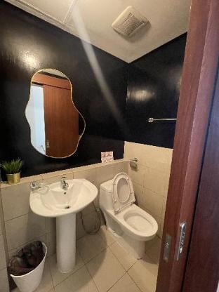 Lower Penthouse Condo in Makati CBD Apartment in Pasay