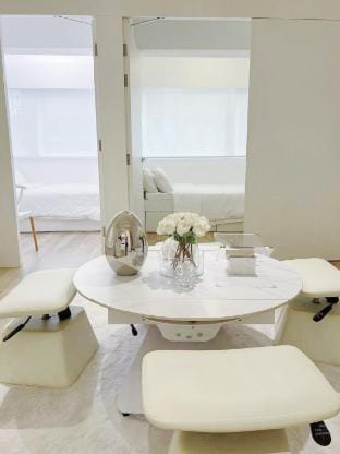 The Davis Haus Modern Luxurious Central near MTR Apartment in Hong Kong