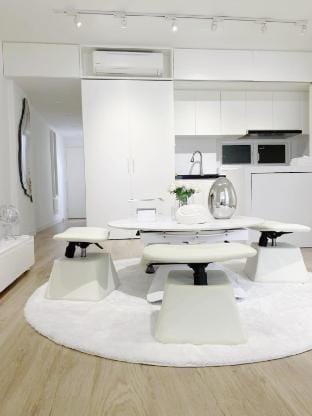 The Davis Haus Modern Luxurious Central near MTR Apartment in Hong Kong