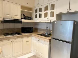 Romantic Getaway Across Greenbelt Mall Apartment in Pasay