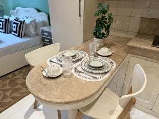 Romantic Getaway Across Greenbelt Mall Apartment in Pasay