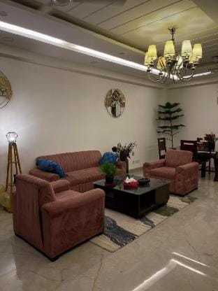 Zen Retreat Pvt BR w/KingBed/Living/Patio & Swing Apartment in New Delhi