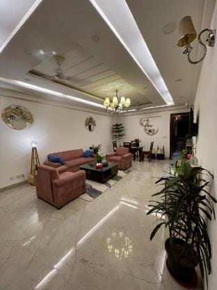 Zen Retreat Pvt BR w/KingBed/Living/Patio & Swing Apartment in New Delhi