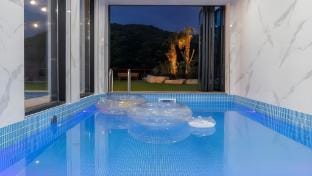 Pause Kids Pool Viila A Bed and Breakfast in South Korea